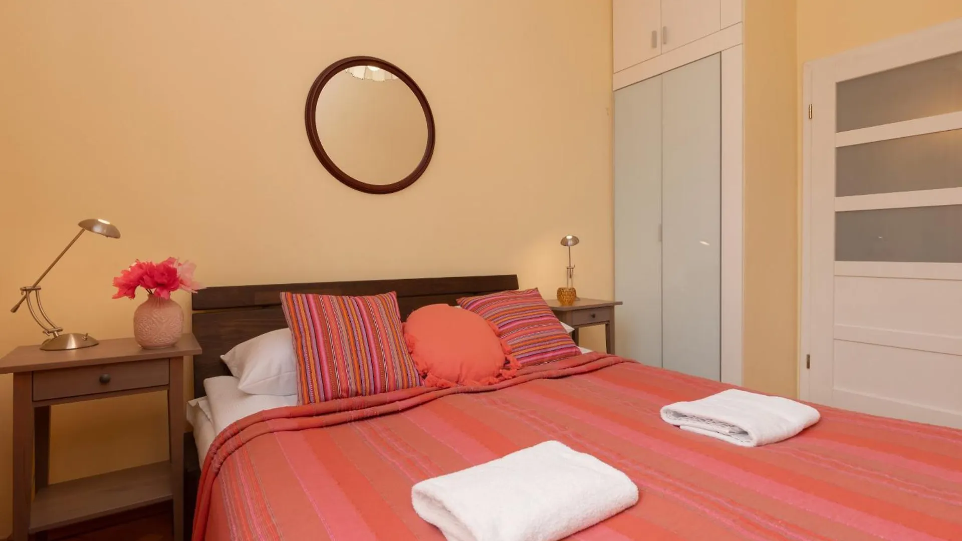 Warsaw New Town Square Apartment For 5 Guests By Noclegi Renters